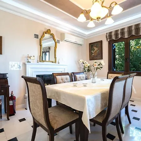 Iro Royal By Posarellivillas Villa