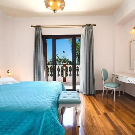 Iro Royal By Posarellivillas Dempla