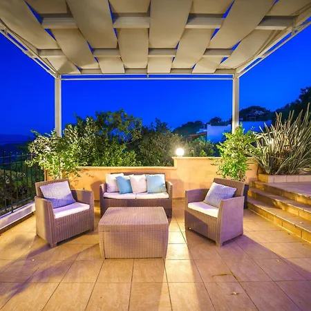 Iro Royal By Posarellivillas Villa