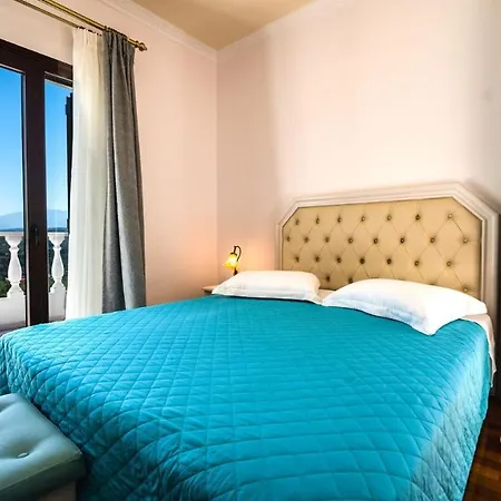 Iro Royal By Posarellivillas Dempla