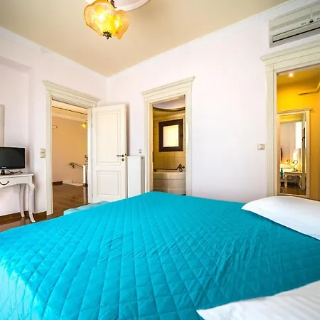 Iro Royal By Posarellivillas Villa